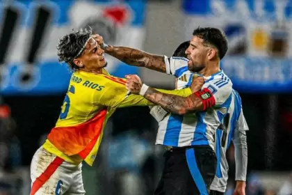 Ríos y Otamendi tuvieron una pelea en el último partido entre Argentina y Colombia