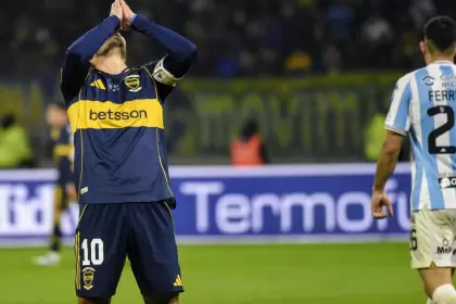 El lamento de Edinson Cavani; el uruguayo volvió al gol tras 129 días, pero antes falló tres ocasiones claras.