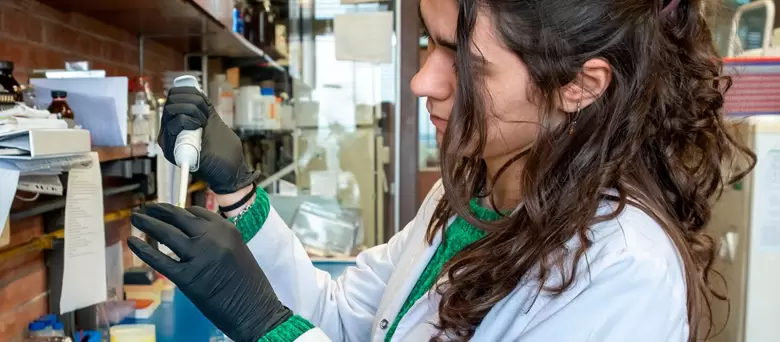 Una investigación de la UBA desarrolla un método para detectar el maltrato infantil a través de la saliva