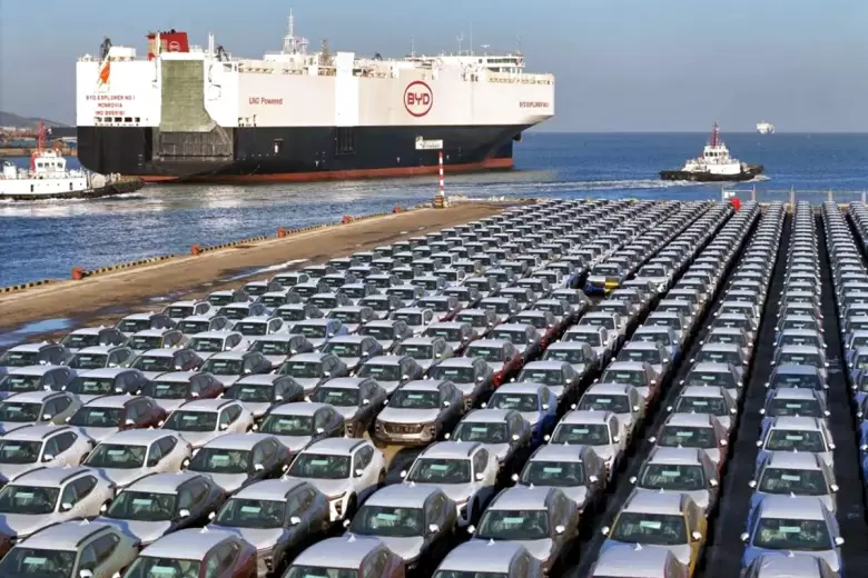 Los autos chinos llegaron importados, en un primer momento, totalmente armados.