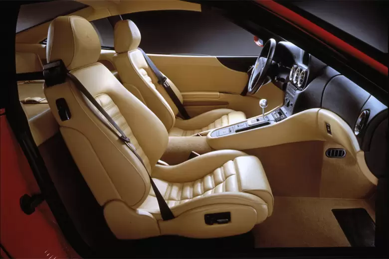 En el interior de esta Berlinetta sólo hay lugar para (el disfrute de) dos ocupantes.