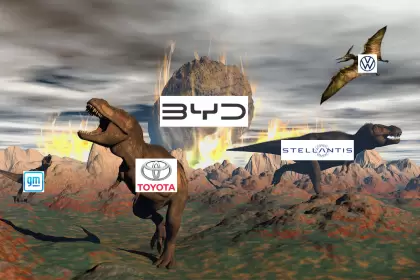 BYD trató de dinosaurios a las automotrices tradicionales. Fotomontaje: El Economista Motor.