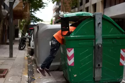 Multas de hasta $900 mil a quienes revuelvan basura y ensucien la vía pública