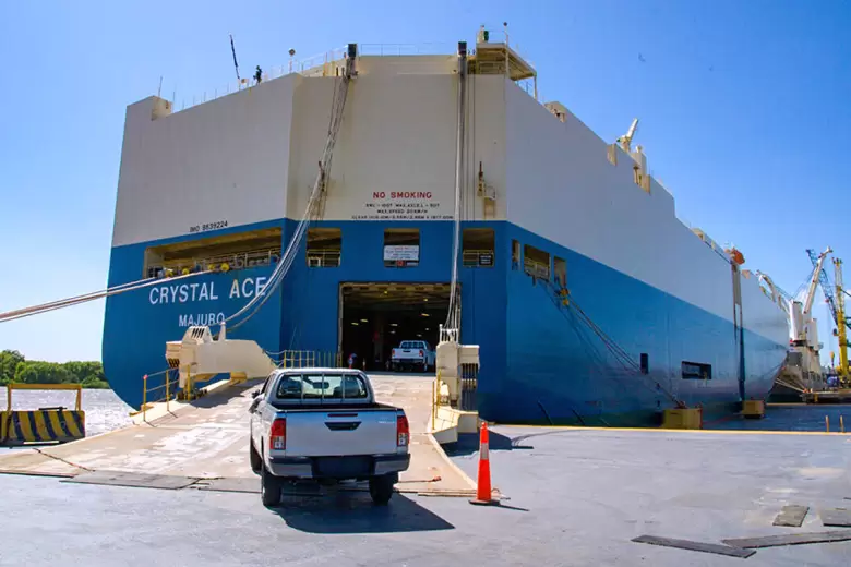 A la mitad de los destinos de exportación se la envía por barco.