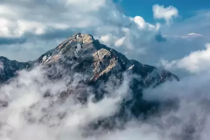 Cuando todos te dicen que sí: el costo de la soledad en la cima