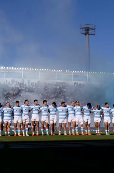 Los Pumas, entonando el Himno.