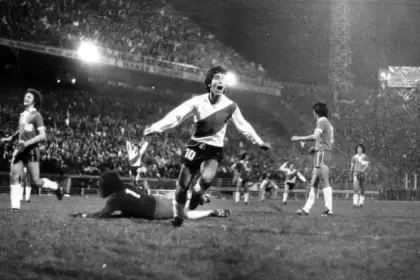 Rubén Bruno marcó el gol que rompió la sequía de 18 años sin títulos en River. (@RiverPlate)