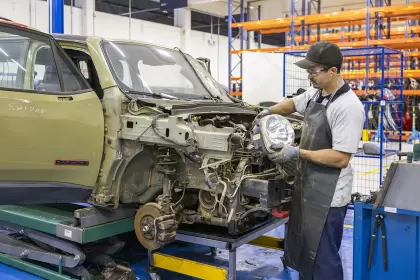 Stellantis inauguró un Centro de Desmontaje de Vehículos: para qué sirve