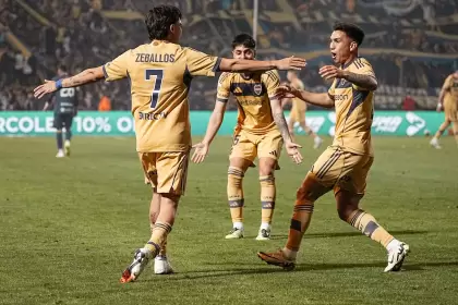 Zeballos y Velasco marcaron los últimos dos goles que le dieron tranquilidad al equipo de Russo.