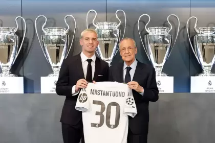 Franco Mastantuono junto a Florentino Pérez, presidente del Real Madrid
