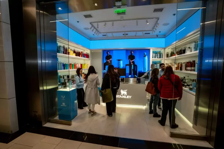 Stanley, la marca global de hidratación y lifestyle, inauguró un nuevo local en el Alto Palermo Shopping.
