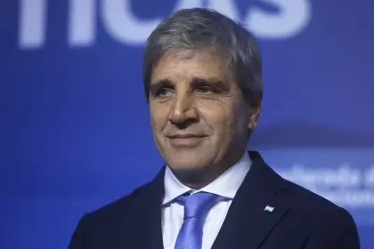 Con récord de exportaciones, Caputo se burla del "dólar atrasado"