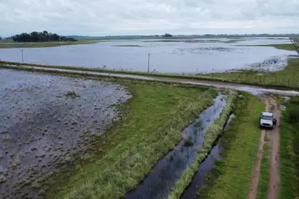 Colapso hdrico en el campo: granizo, anegamientos y caminos convertidos en ros