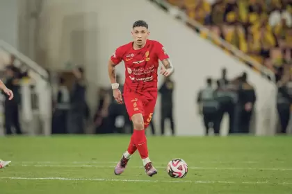 Fernández disputó 37 partidos oficiales con la camiseta del Al-Qadisiya, marcó un gol y dio cuatro asistencias