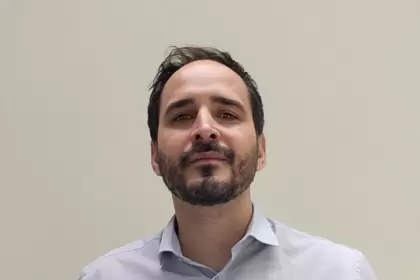 "Milei rechaza toda regulación, incluso la antimonopólica, y plantea que los empresarios son los héroes de la historia", explica Schapiro.