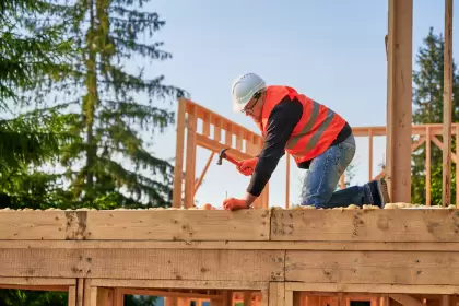 En la ciudad de Buenos Aires el costo de construcción ronda entre U$S 1.500 y U$S 1.600 por metro cuadrado.