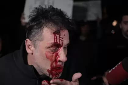 BRUTAL AGRESIÓN a un periodista en el acto de Milei en Moreno: quién es Cristian Mercatante