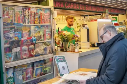 Autorizan a puestos de diarios a funcionar como puntos de retiro: qué podrán entregar
