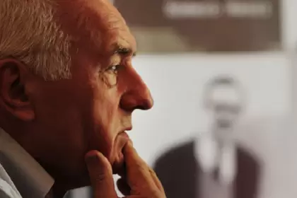 "El GNL debería difundirse como energético para el transporte pesado y de las locomotoras. No hay previsiones de nuevas vías férreas"