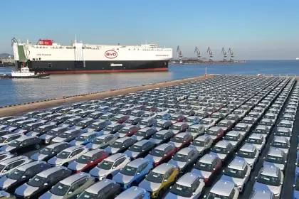 Superávit de US$ 1,2 billones: China sigue creciendo mientras cae el consumo interno