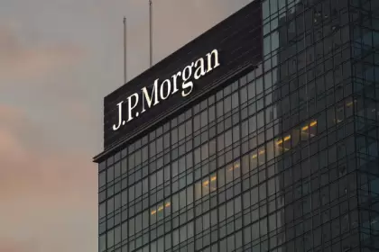 JP Morgan anticipó que una victoria kirchnerista en Provincia dispararía el dólar y pondría presión sobre las reservas. Qué proyecta ahora el banco.