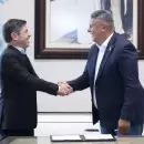 Chiqui Tapia felicitó a Axel Kicillof por el triunfo contra Javier Milei en las elecciones legislativas bonaerenses: "Que sigan los éxitos"