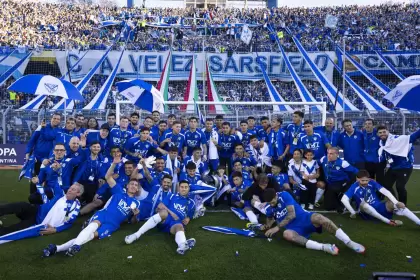Vélez se consagró campeón de la Supercopa Argentina 2025 tras vencer a Central Córdoba en Rosario.