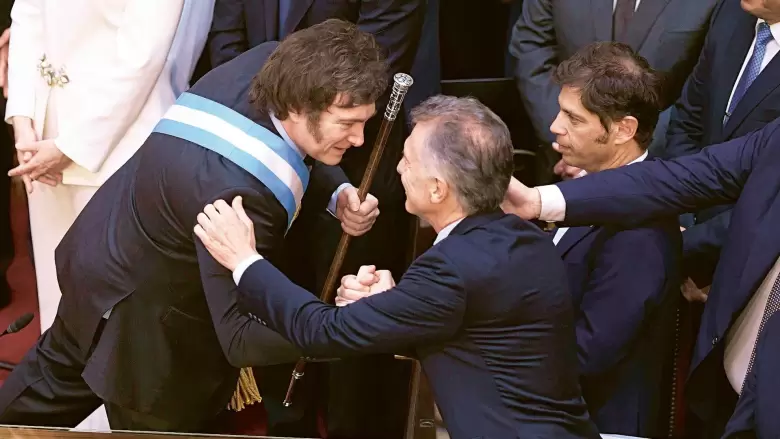 El presidente Javier Milei junto al expresidente Mauricio Macri.