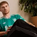 Con Alexis Mac Allister como modelo, Liverpool presentó su tercera camiseta para la temporada 2025/26