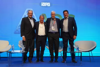 Los empresarios advierten que las demoras pondrán un límite técnico a la producción de petróleo.