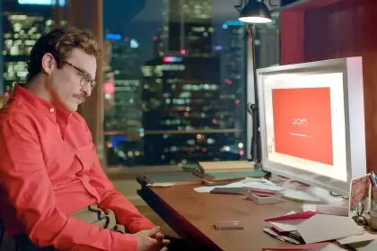 Plano de Her (2013) dirigida por Spike Jonze y protagonizada por Joaquin Phoenix