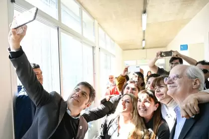 Nueva encuesta agita el tablero: Kicillof arrasa en Provincia y alarma al Gobierno