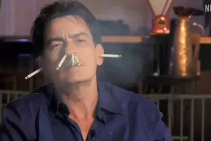 Charlie Sheen se expone sin filtros: el documental que incomoda en Netflix