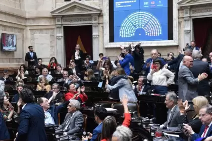 La oposición acelera una ley que podría frenar los decretos de Milei