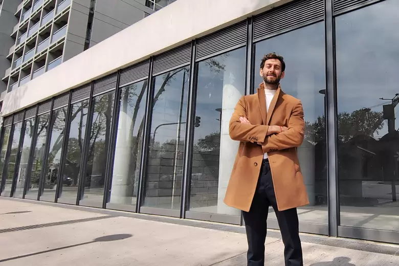Tomás González Johansen, CEO de Avantek, frente a lo que será el primer showroom de GAC en Argentina.