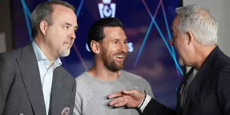 Lionel Messi junto a los hermanos Mas, los propietarios del Inter Miami.