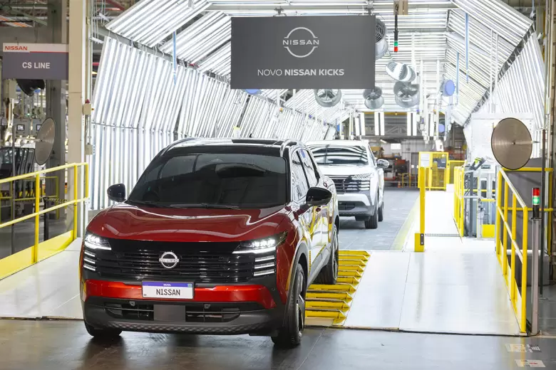 El Nuevo Nissan Kicks, que llega a fin de año a la Argentina, se destaca en color Rojo, tono muy elegido en Chile.