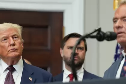Trump habla de una "horrible crisis" y culpa a un medicamento usado en el embarazo