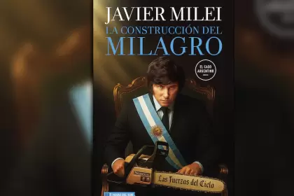 Milei lanza "La construcción del milagro" con motosierra y mensaje explosivo ante más de 14.000 personas