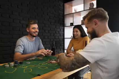 Los apostadores suelen relacionarse con otros fanáticos de las apuestas para compartir.