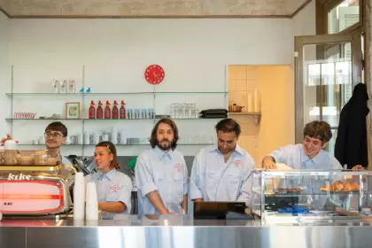 Piroyansky abrió un café para evitar un edificio al lado de su casa