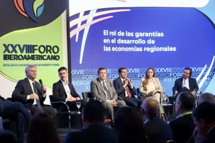 Los gobernadores participaron del foro del CFI en Bariloche