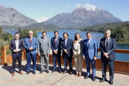 Los mandatarios junto a Lamothe, secretario general del CFI