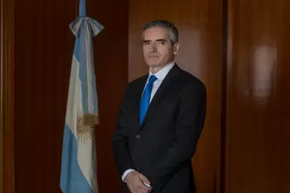 "No se puede querer un tipo de cambio determinado y, al mismo tiempo, acumular reservas", asegura Arias.