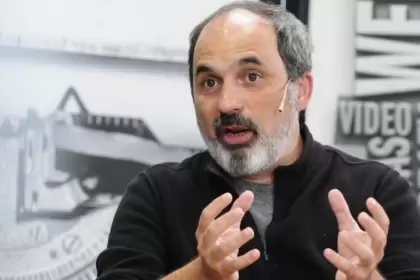 Iglesias Illa: "Alguien debería ayudar al gobierno a ordenarse políticamente"
