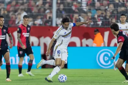 Cavani en el último partido ante Newell's; el uruguayo podría integrar la lista de concentrados tras superar la lesión.