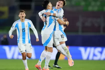 Argentina es líder del Grupo D con puntaje perfecto tras dos fechas disputadas.