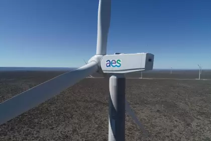 Durante 2024, AES continuó avanzando en la descarbonización de su matriz operativa, invirtiendo en eficiencia, nuevas tecnologías y mejoras operativas