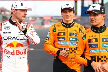 Verstappen lucha por mantener su título en el Mundial de Pilotos y arruinarle la fiesta a los McLaren