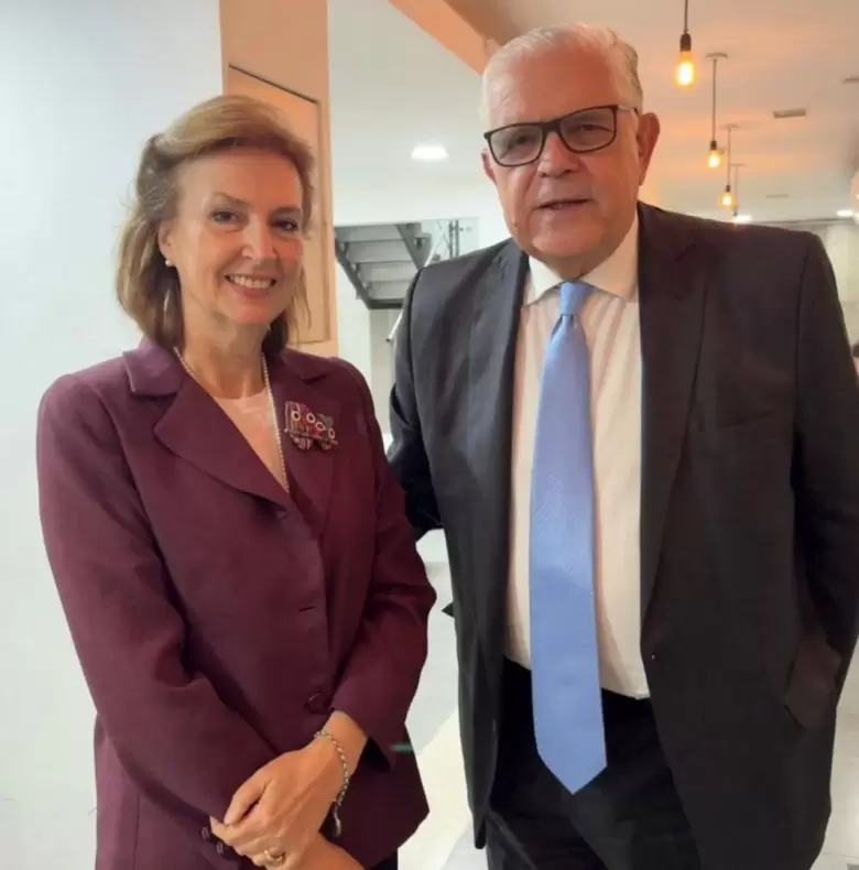 El "Bulldog" publicó una foto con la ex canciller de Milei: "Hoy con una guerrera. Aguante Diana Mondino", escribió.